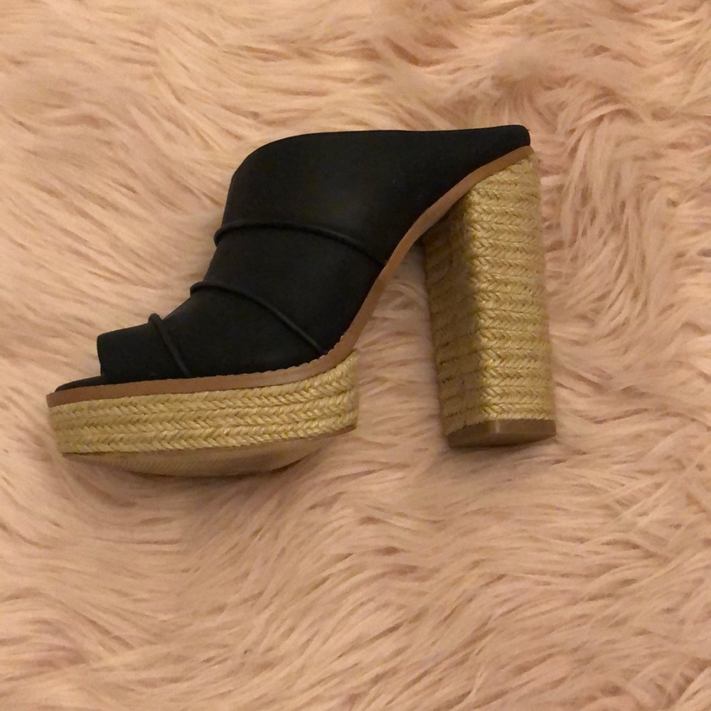 Heels - Picture 4 of 6